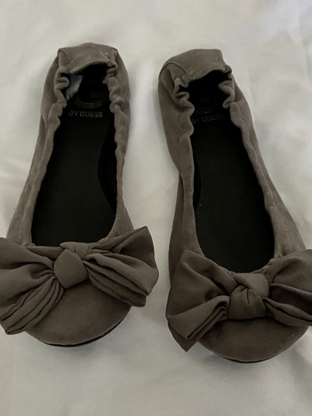 G by Guess Grey Faux Suede Bow Round Toe Minimalist Flats Ballet Shoes 6,5
